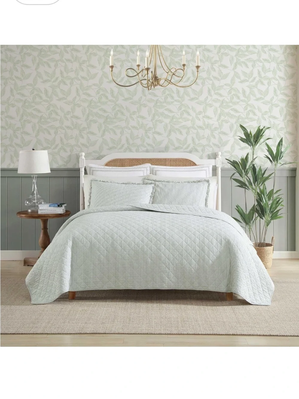 Laura Ashley - Twin Quilt Set, for Everyday Home Use, Soft Comfortable Design